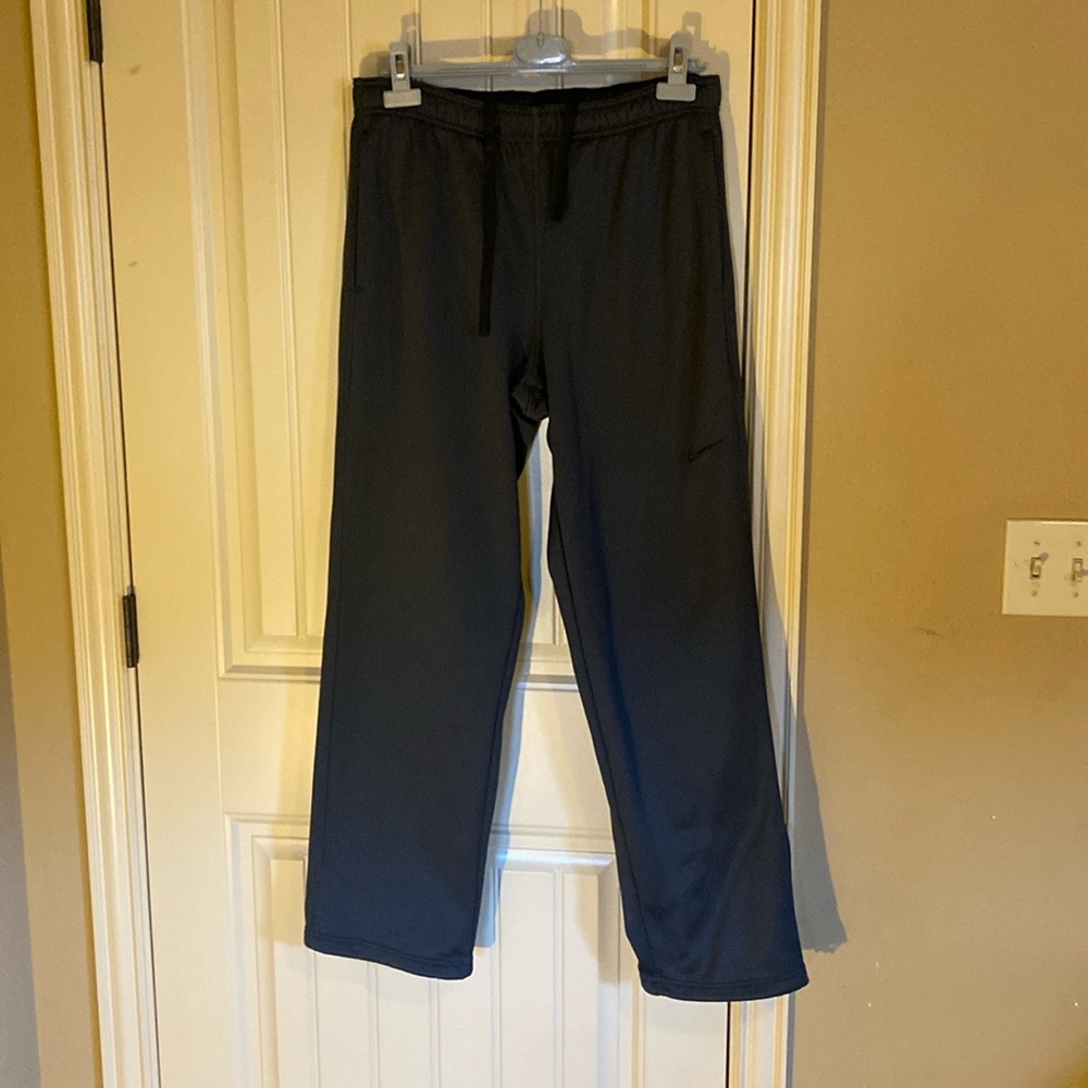 Nike men’s large Thermo fit sweatpants